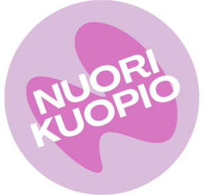 Nuori Kuopio -logo, jossa vaaleanpunainen ympyrä, jonka päällä pinkki N-kirjainta muistuttava muoto ja valkoisella tekstillä nuori kuopio isoilla kirjaimilla.