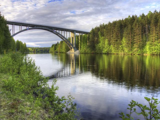 Leppävirran silta kesällä