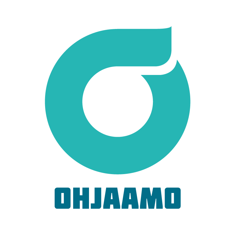 Turkoosisävyinen Ohjaamon logo. Logo koostuu pyöreästä turkoosista O-kirjainta muistuttavasta elementistä, minkä alapuolella on tummemmalla turkoosilla teksti Ohjaamo. Läpinäkyvä tausta.