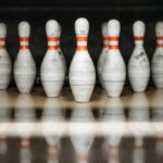 keiloja mustalla taustalla